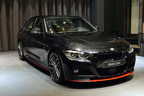 小改款《BMW 330i》在阿布達比動感變裝 小改款《BMW 330i》在阿布達比動感變裝