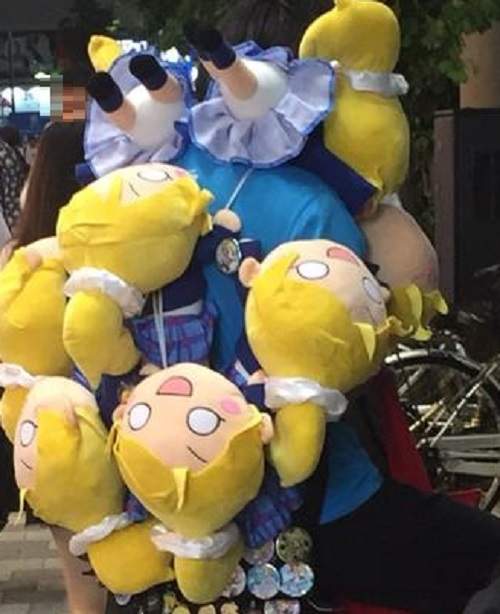 《動漫周邊痛背包》是愛情表現還是強烈的自我表現慾？