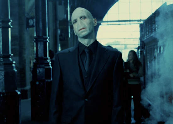 如果《佛地魔獲勝》那魔法世界文宣會變這樣