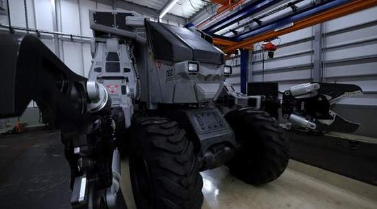 《VR操作巨大機器人》Oculus Rift終於實現玩家開機器人的夢想了？