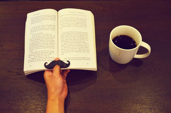 《翹鬍子隔書版》一手拿著書看也沒問題了～