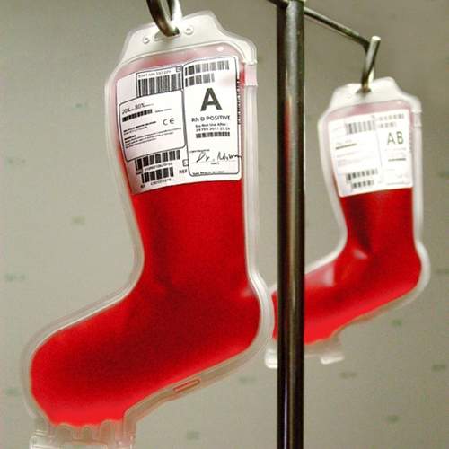 顛覆印象的《醫院聖誕節裝飾》血袋聖誕襪竟然意外萌？