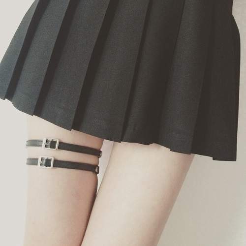 韓妞春夏定番飾品《頸項鍊》延伸使用法　這一次就往下戴吧（羞）