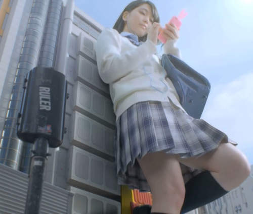 《東巨女子》巨人女孩現身東京 在她們腳下偷窺是大好的福利? 《東巨女子》巨人女孩現身東京 在她們腳下偷窺是大好的福利?