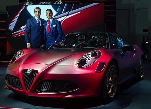 《Alfa Romeo 4C La Furiosa》到杜拜當然要來點特別的