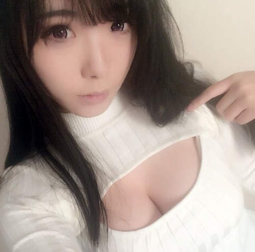 《開胸衣姬》紗布藍的大器連乳袋繩都綁不住 《開胸衣姬》紗布藍的大器連乳袋繩都綁不住