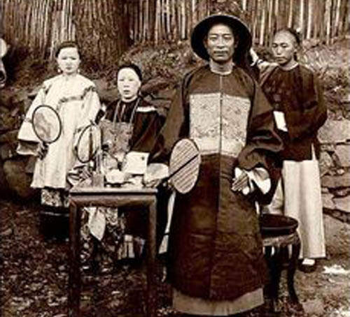 《都市傳傳說》現在流行古裝劇但是清朝的人還活著也不太對吧(汗) 《都市傳傳說》現在流行古裝劇但是清朝的人還活著也不太對吧(汗)
