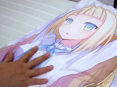 《愛撫會嬌嗔的美少女抱枕》宅宅們歡呼吧 夢寐以求的老婆終於誕生啦~~ 《愛撫會嬌嗔的美少女抱枕》宅宅們歡呼吧 夢寐以求的老婆終於誕生啦~~