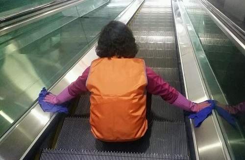 《地鐵上的奇景》其實清潔人員才是隱藏版畫面? 《地鐵上的奇景》其實清潔人員才是隱藏版畫面?