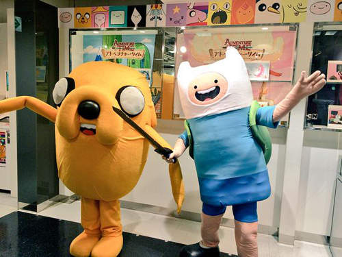 《探險活寶》澀谷大規模特展開始 老皮到了日本還是一樣猴塞雷