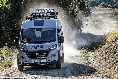 《Fiat Ducato 4x4 Expedition》這樣子去露營不會太高調嗎? 《Fiat Ducato 4x4 Expedition》這樣子去露營不會太高調嗎?
