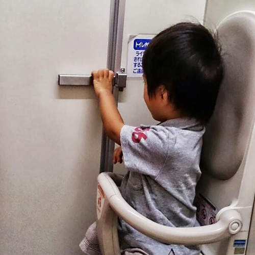 《親子廁所的陷阱》一不小心馬麻屁屁就涼涼惹(/▽\*) 《親子廁所的陷阱》一不小心馬麻屁屁就涼涼惹(/▽\*)