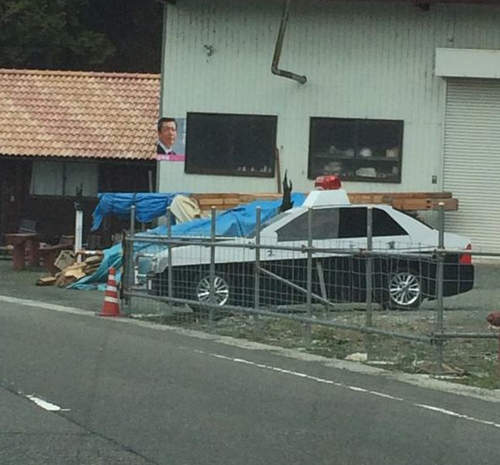 《日本警車神偽裝》遠遠看還真的有效耶 《日本警車神偽裝》遠遠看還真的有效耶