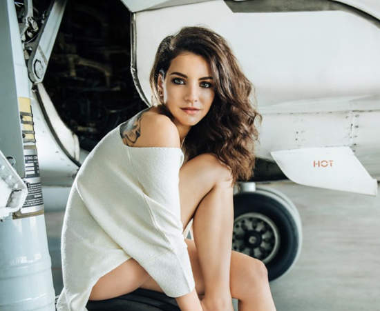 波羅的海航空《正妹空姐月曆》以後大家都要搭這家廉航了 波羅的海航空《正妹空姐月曆》以後大家都要搭這家廉航了