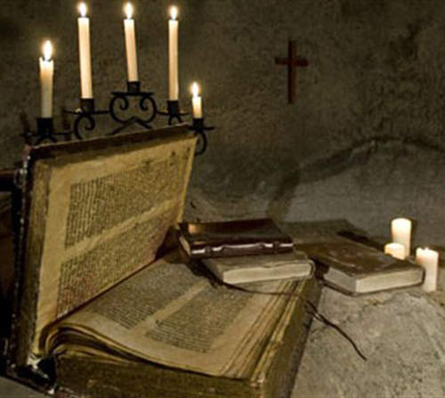 都市傳傳說《巨大惡魔聖經》沉睡了七百多年的祕密就藏在書裡面 都市傳傳說《巨大惡魔聖經》沉睡了七百多年的祕密就藏在書裡面