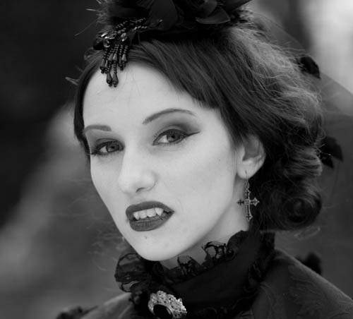 《都市傳傳說》三個迷樣的吸血鬼