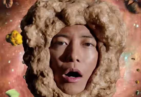 《日清超壯大杯麵CM》好吃到讓佐藤健產生17種變化