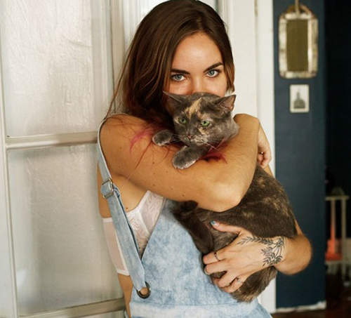 《被領養的喵星人攝影集》紐約攝影師鏡頭下的愛心女主人 《被領養的喵星人攝影集》紐約攝影師鏡頭下的愛心女主人