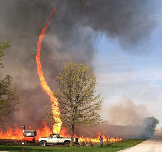《用電風扇創造火龍捲》現在缺水請不要隨便嘗試
