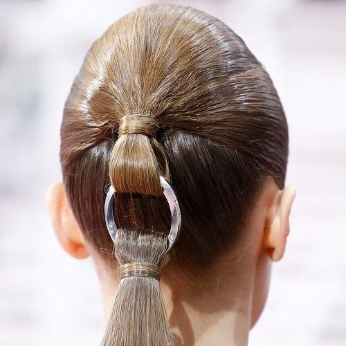 《環扣馬尾》新登場 Dior 2015春夏秀讓你一窺魔幻魅力♪ 《環扣馬尾》新登場 Dior 2015春夏秀讓你一窺魔幻魅力♪