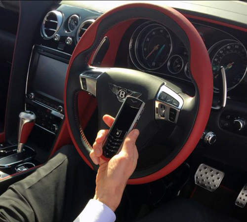 頂級手機《Vertu Signature for Bentley》規格一樣很心酸 頂級手機《Vertu Signature for Bentley》規格一樣很心酸