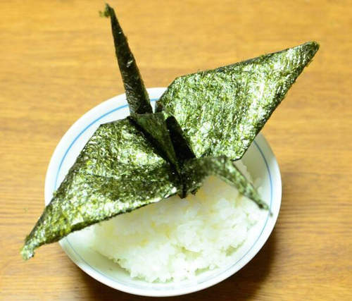 《海苔紙鶴》這樣都可以折出一個紙鶴會不會太誇張（汗）