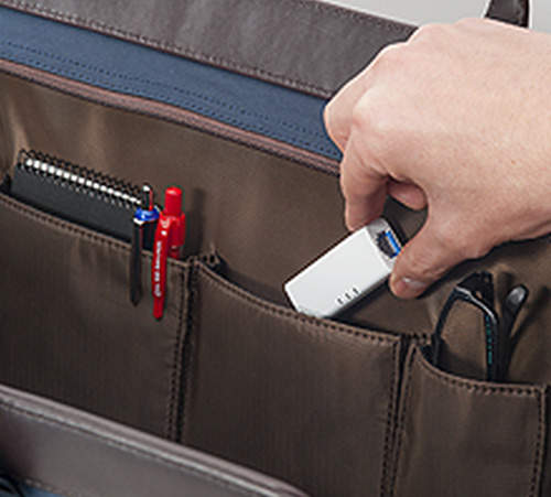 《Elecom 迷你路由器》出差或旅行的時候拿出來用就對了