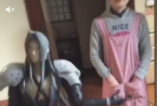 《賽菲羅斯老兄》自從發生那件事後,老媽就很喜歡捉弄他www 《賽菲羅斯老兄》自從發生那件事後,老媽就很喜歡捉弄他www