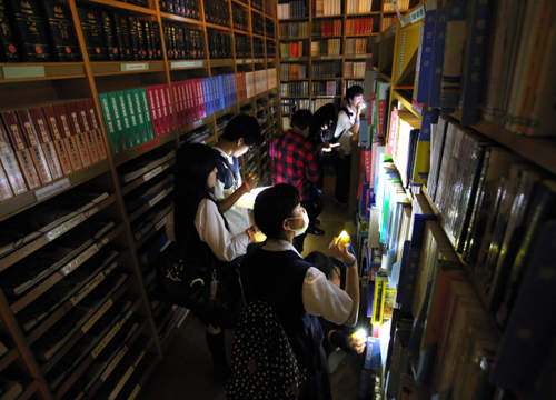 《圖書館密室逃脫》年輕人不愛看書怎麼辦?把他們關進圖書館就好了啊 《圖書館密室逃脫》年輕人不愛看書怎麼辦?把他們關進圖書館就好了啊