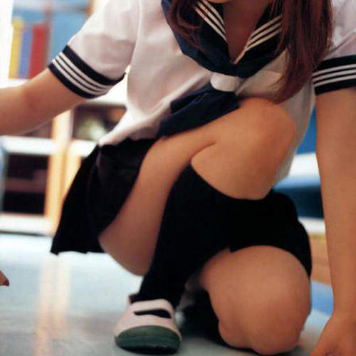 《女校生室內鞋的氣味香水》不就是刺鼻的酸臭味嗎啊啊啊...(捏鼻) 《女校生室內鞋的氣味香水》不就是刺鼻的酸臭味嗎啊啊啊...(捏鼻)
