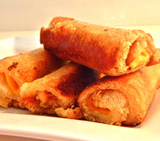 《現在宅美食》吐司起士棒超簡單做法 《現在宅美食》吐司起士棒超簡單做法