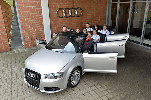 六門八人座《Audi A3敞篷車》當上空尤物成了XXL尺碼... 六門八人座《Audi A3敞篷車》當上空尤物成了XXL尺碼...