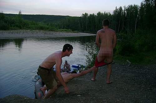 最新《男學生間的惡作劇》相當年大家的啾啾都解放過阿(菸) 最新《男學生間的惡作劇》相當年大家的啾啾都解放過阿(菸)