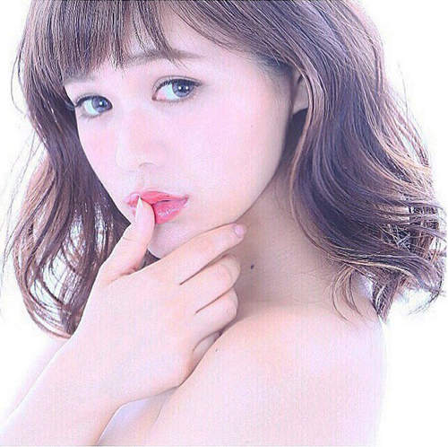 JK大流行的《拇指拍照式》還意外具有小臉效果♥ JK大流行的《拇指拍照式》還意外具有小臉效果♥