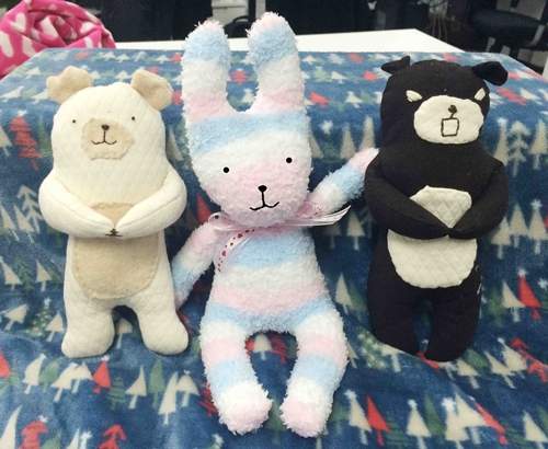 《用襪子自製宇宙人娃娃》做之前記得先把襪子洗香香XD