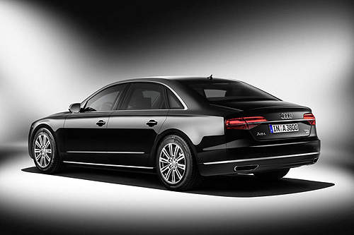 防護升級《Audi A8 L Security》乾脆住在車車裡好惹