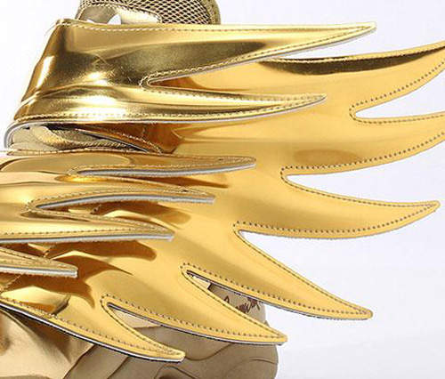 《土豪金翅膀鞋》射手座星矢表示我也想要一雙 《土豪金翅膀鞋》射手座星矢表示我也想要一雙