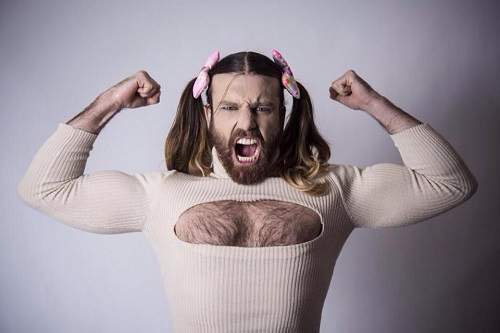 《一口氣扛300包贈品的女子》男子力不小心霸氣外洩惹(o゚ω゚o) 《一口氣扛300包贈品的女子》男子力不小心霸氣外洩惹(o゚ω゚o)