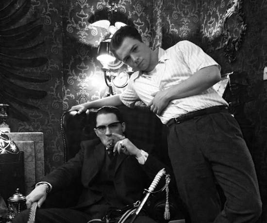 湯姆哈迪電影《金牌黑幫》難道英國人也喝金牌嗎（大誤）