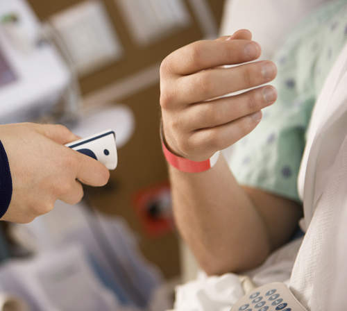 鬼故事《紅色腕帶》當它出現在病人的手腕上...