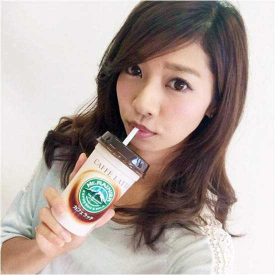 《咬吸管拍照式》男生投票～覺得女生自拍最自然又好看的動作