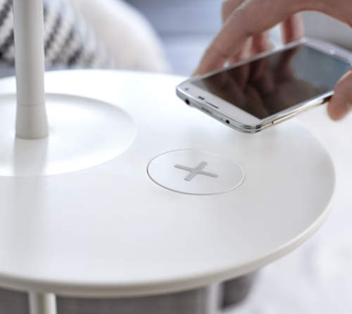 《IKEA 十字無線充電器》快在傢俱上找找哪裡有十字吧 《IKEA 十字無線充電器》快在傢俱上找找哪裡有十字吧