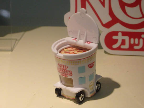 超可愛的《日清泡麵玩具車》泡麵也想要打進車車市場嗎? 超可愛的《日清泡麵玩具車》泡麵也想要打進車車市場嗎?