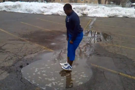 《千萬別小看水灘》絕對不要跟人打賭踩水灘 