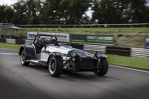 限量《Caterham Seven Superlight Twenty》誕生20周年竟然赤裸慶祝？
