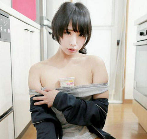 《宅宅愛COser》東城さゆ的巨乳大挑戰是夾泡麵!? 《宅宅愛COser》東城さゆ的巨乳大挑戰是夾泡麵!?