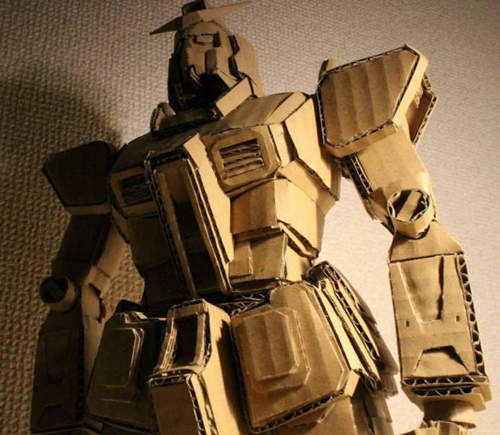 鋼彈立於大地!日本網友的紙箱鋼普拉美學 鋼彈立於大地!日本網友的紙箱鋼普拉美學