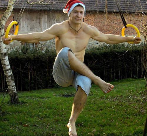 《鑽窗跑酷哥Dominik Sky》無論多小的洞都難不倒我