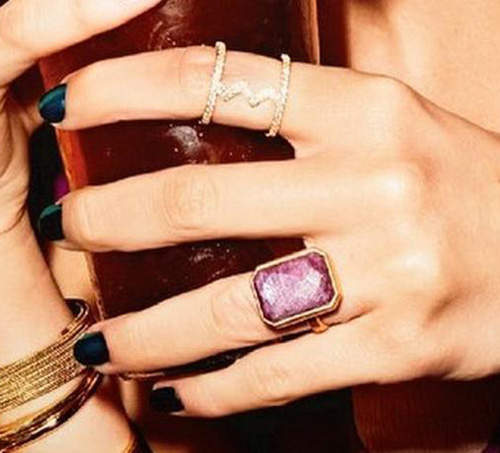 《Ringly 智慧戒指》可說是女生們的魔法寶石吧(變身?) 《Ringly 智慧戒指》可說是女生們的魔法寶石吧(變身?)