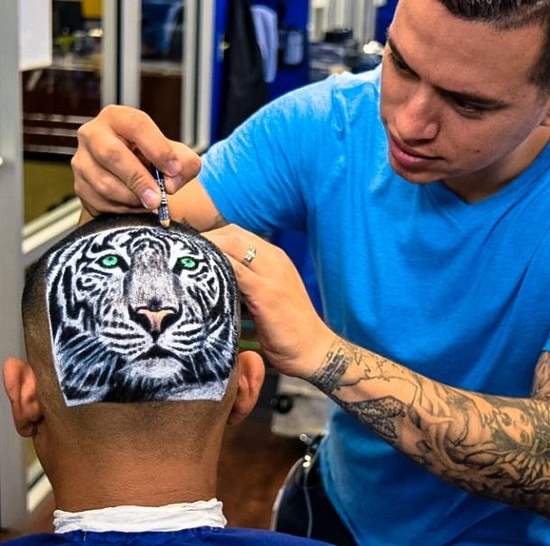 超強大《髮型設計師什麼都能畫》你開外掛吧XDD 超強大《髮型設計師什麼都能畫》你開外掛吧XDD